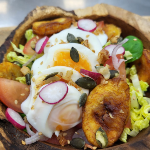 Crudités croquantes aux bananes plantains et œuf dur