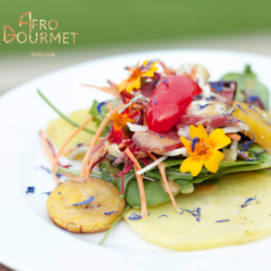 Rondelles d’ignames vapeur, salade croquante aux bananes plantains